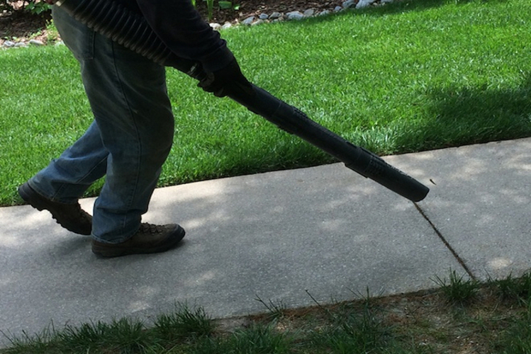 Blow al surfaces clean